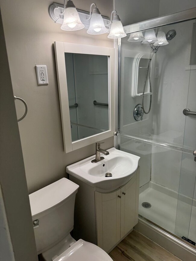 Foto del edificio - 2 Bedroom 1 Bathroom in Moline! 1/2 off 1s...