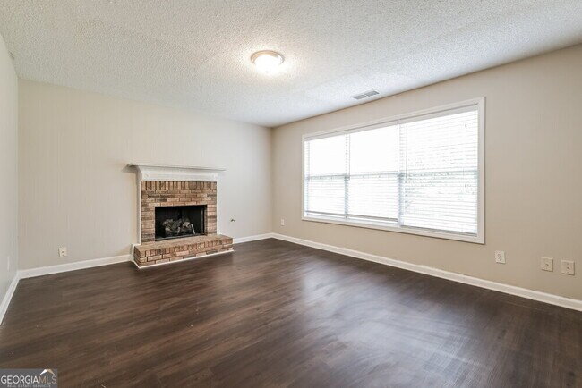 Building Photo - 717 White Dove Dr