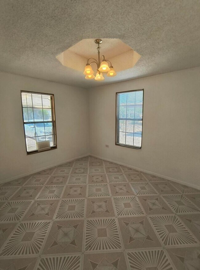 Foto del edificio - 2625 Webster St