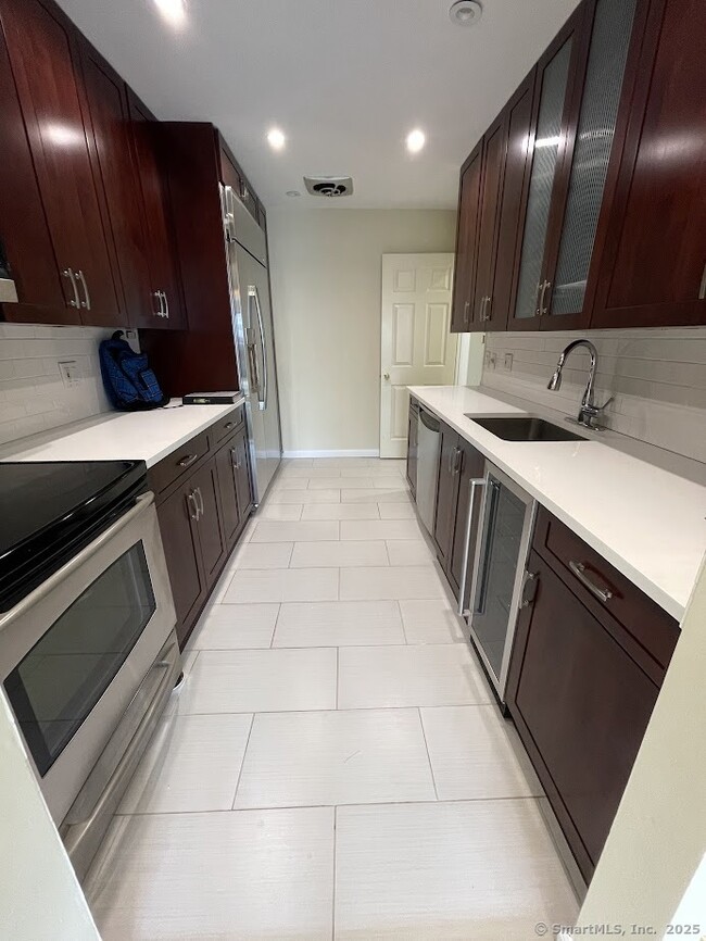 Foto del edificio - 105 Harbor Dr