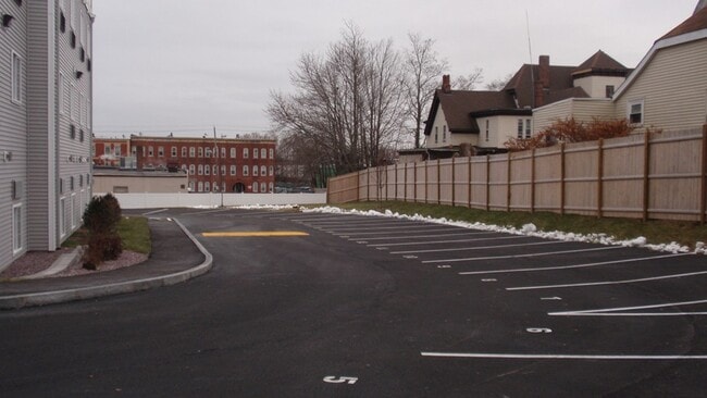 Foto del edificio - 20 W Rosseter St