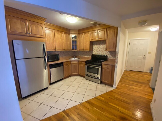 Building Photo - 2827 Ocean Pkwy