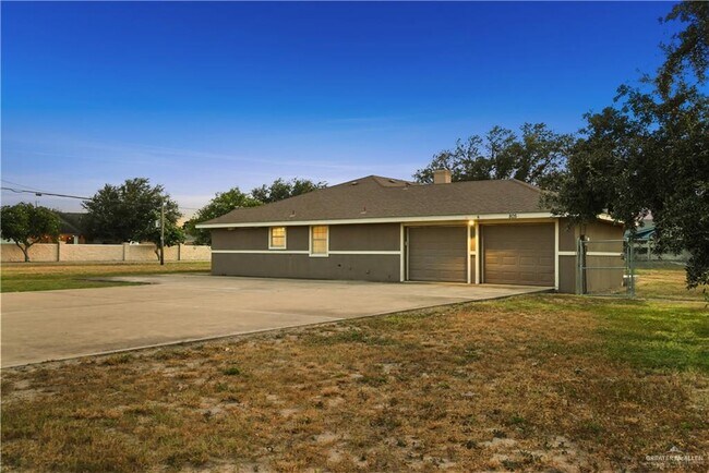 Building Photo - 805 S Mon Mack Rd