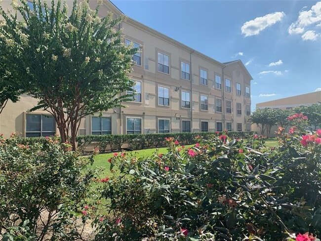 Building Photo - 6633 W Sam Houston Pkwy S