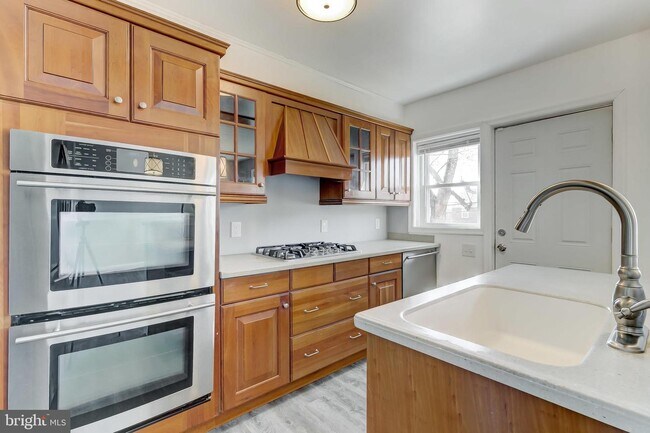 Foto del edificio - 1401 Cedarcroft Rd
