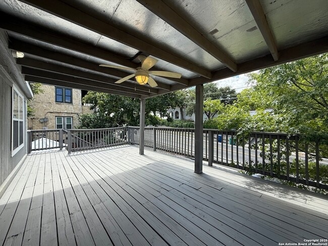 Building Photo - 3402 N New Braunfels Ave