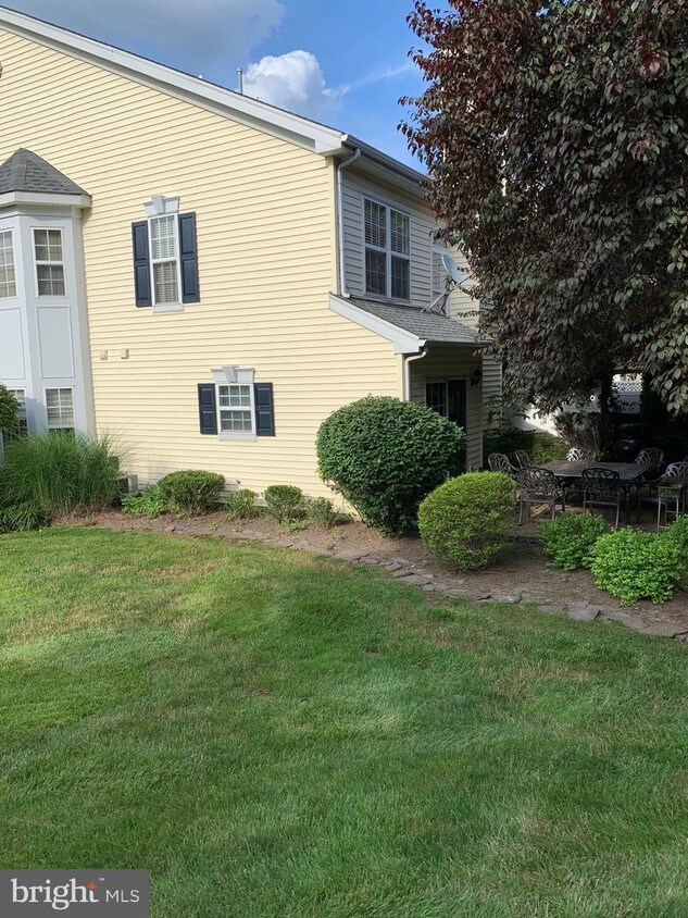 Primary Photo - 201 Holly Hill Ct