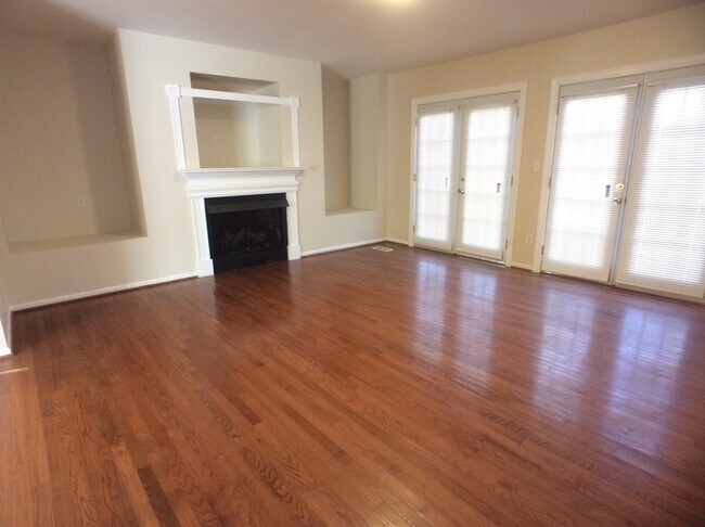 Foto del edificio - 6265 Branch Hill Cir
