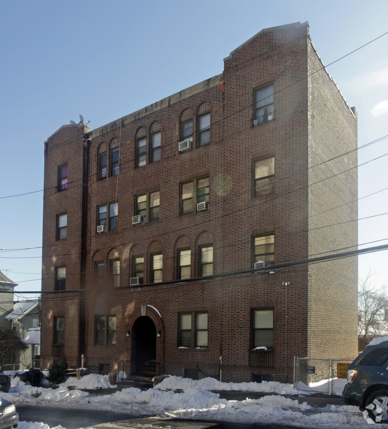 Building Photo - 114 Valentine St