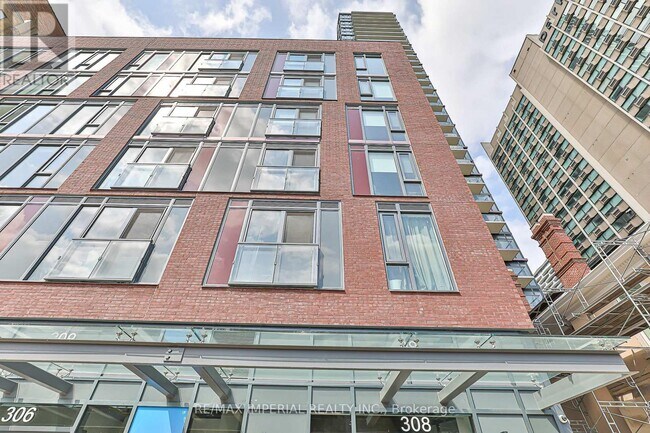 Building Photo - 308 Jarvis St