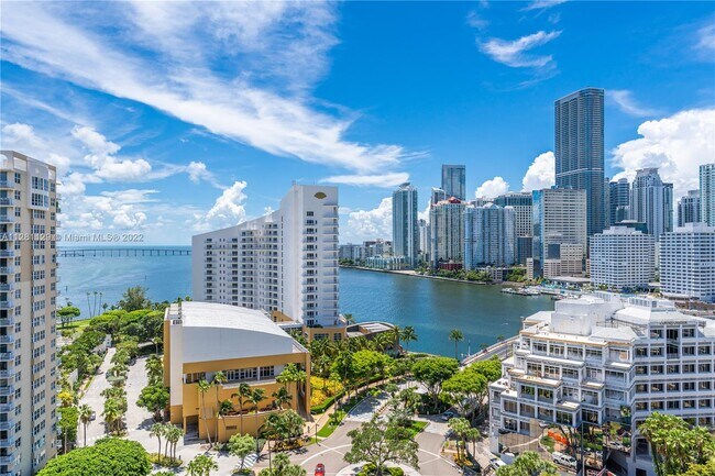Building Photo - 520 Brickell Key Dr