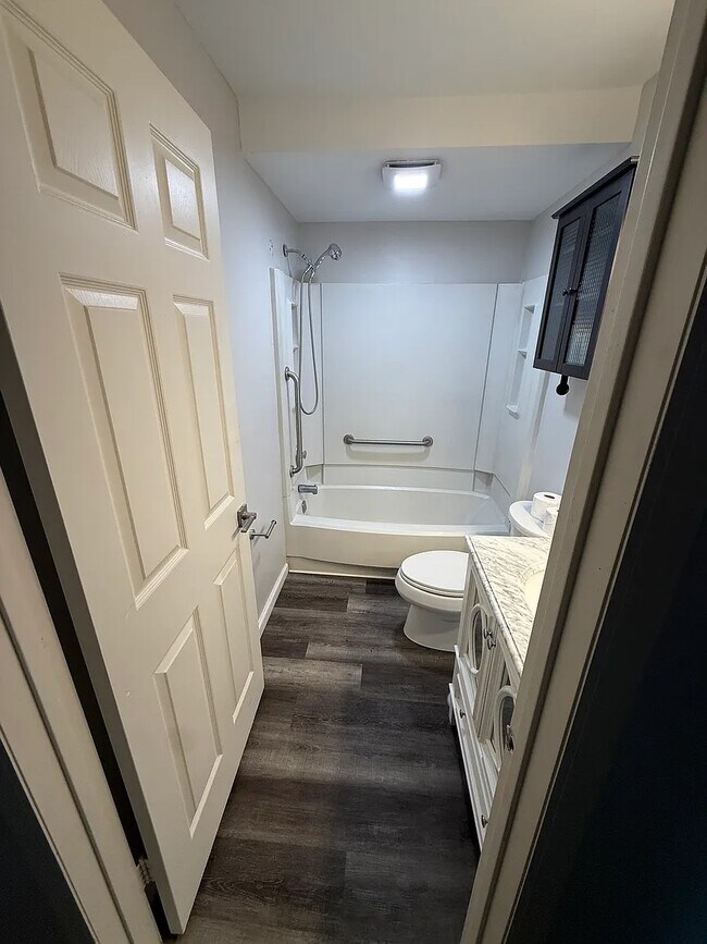 Foto del edificio - 215 Hickory Ct