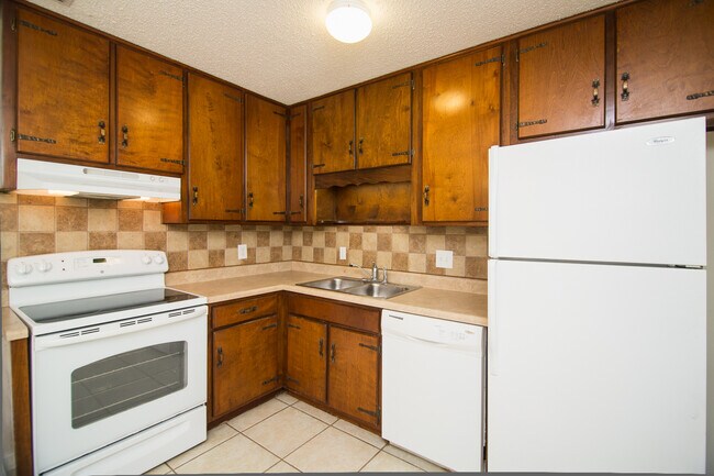 Building Photo - 1601 Carolwood Ct