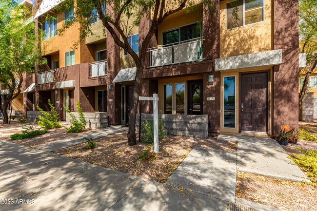 Foto del edificio - 6745 N 93RD Ave