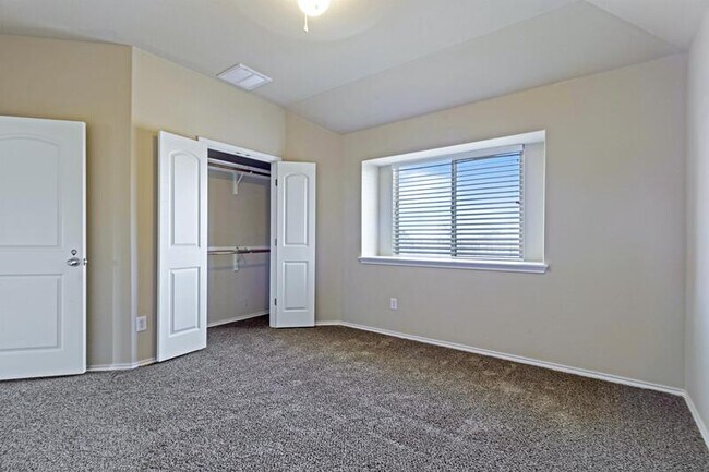 Foto del edificio - 1144 Cedar Elm Ln