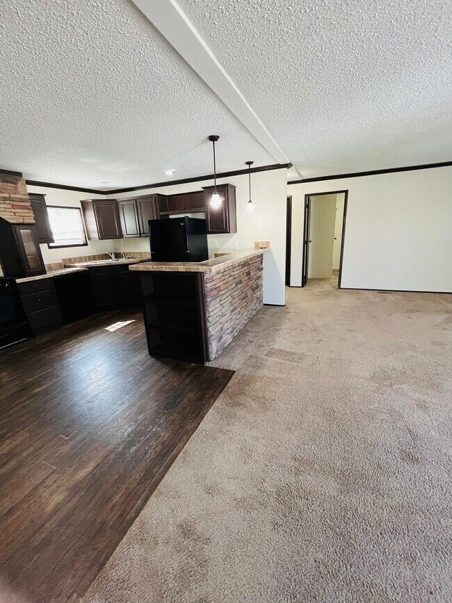 Foto del edificio - 15621 Pine Ridge Dr