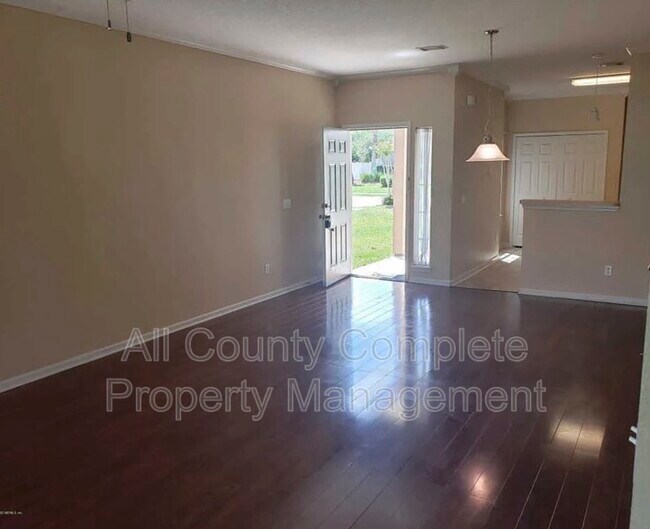 Building Photo - 623 Scrub Jay Dr