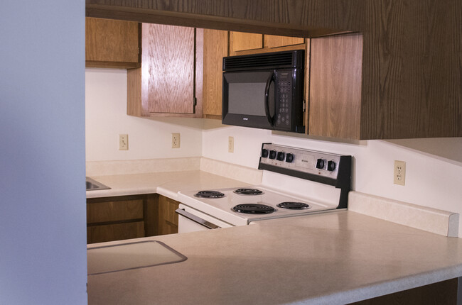 Kitchen - Fairmount East Apartments II