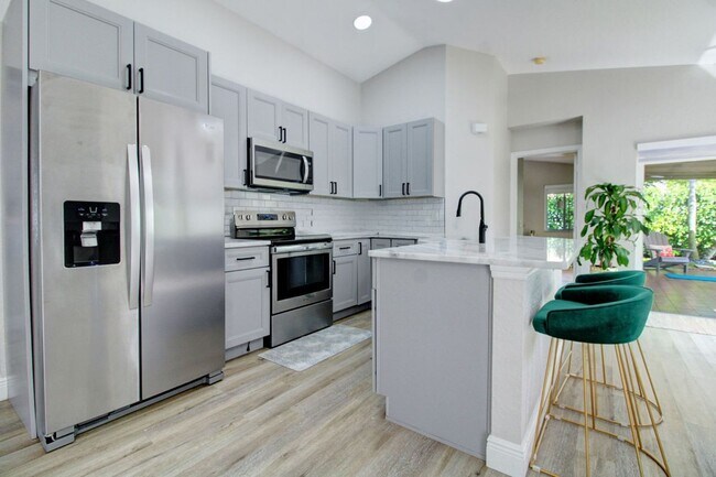 Foto del edificio - 1025 Bamboo Ln