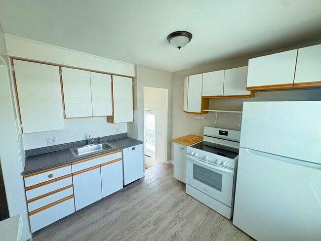 Foto del edificio - 7574 Timken Ave