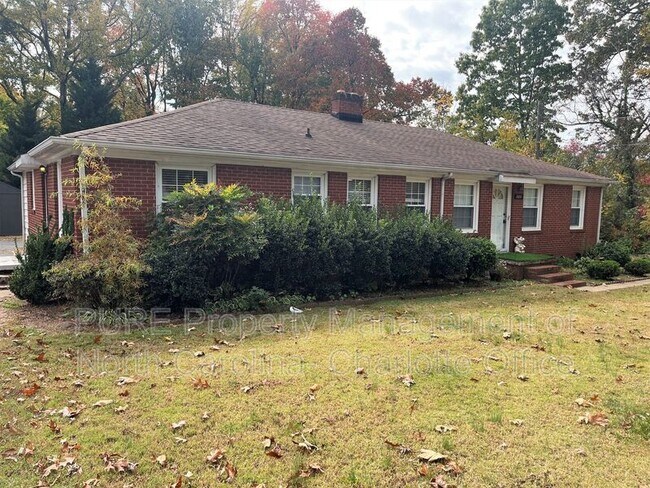 Building Photo - 5735 Oak Dr