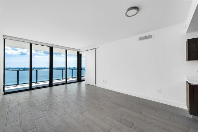 Foto del edificio - 3131 NE 7th Ave