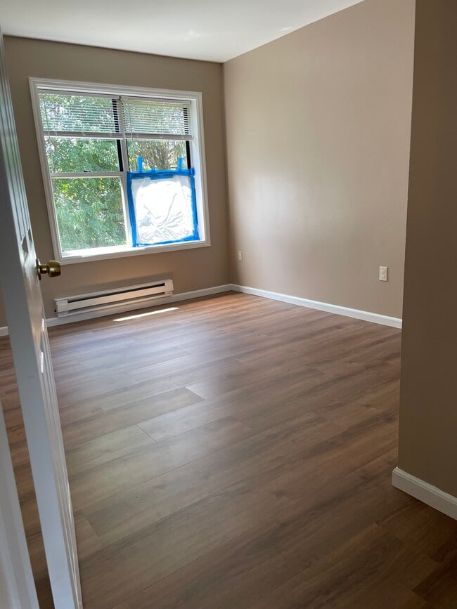 Building Photo - 105 Pickwick Pl