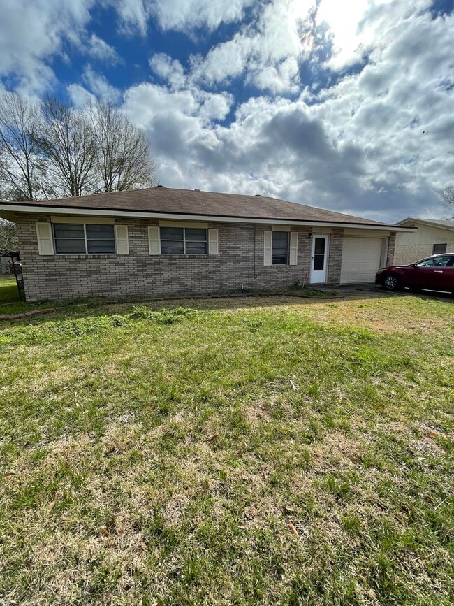 Building Photo - 112 Dewberry Dr