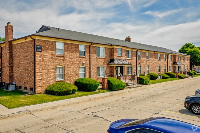 Building Photo - Sterling Heights Apartments