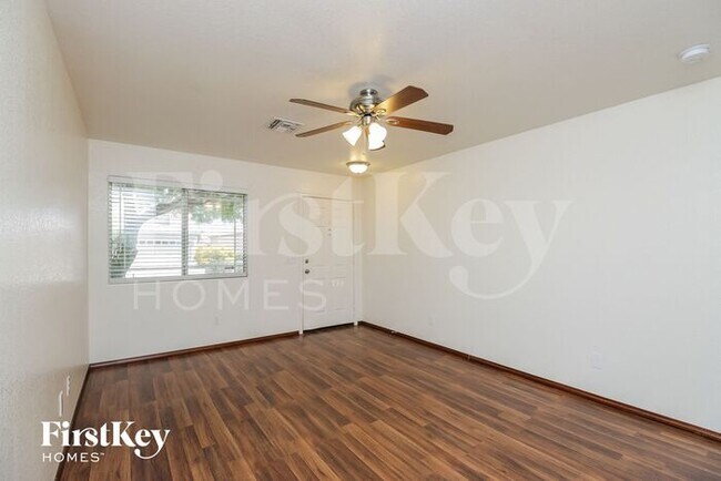 Foto del edificio - 13914 N 132nd Ln