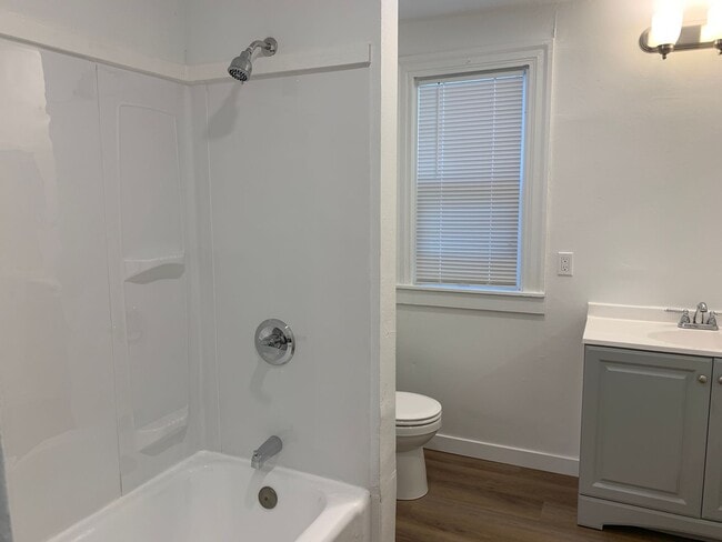 Building Photo - MOVE-IN SPECIAL!!!!  $500 OFF OF THE 1ST MONTHS RENT Charming 3-Bedroom Home for Rent - Please re...