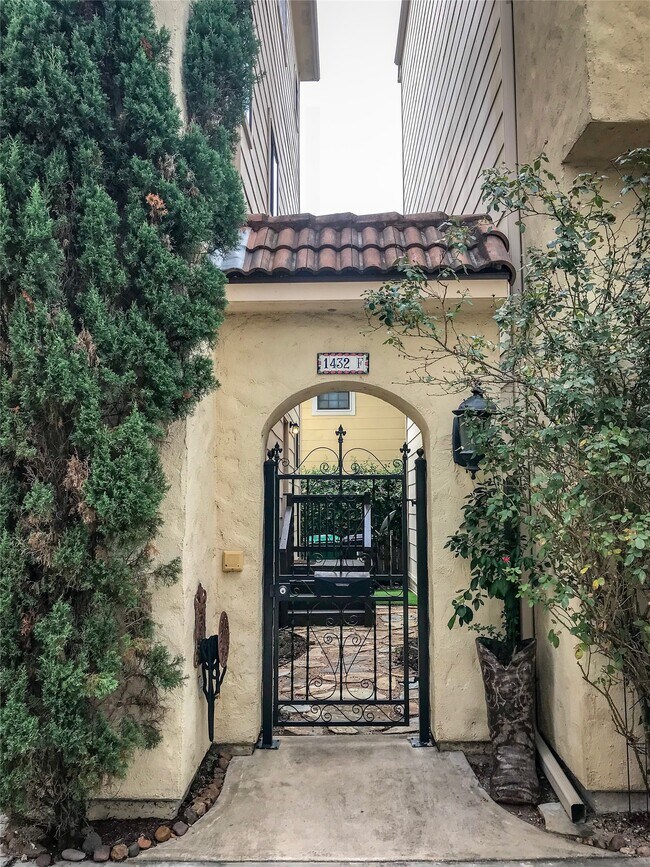 Foto del edificio - 1432 W 21st St