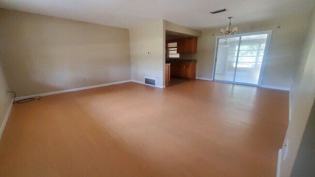 Foto del edificio - Large 2 Bedroom, 2.5 Bath with large Den and Family Room in Rainbows End, Dunnellon, FL