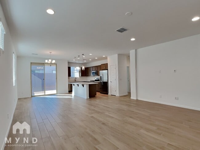 Foto del edificio - 9967 W Whitton Ave