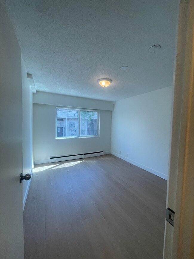 Building Photo - Parkview Terrace - 208