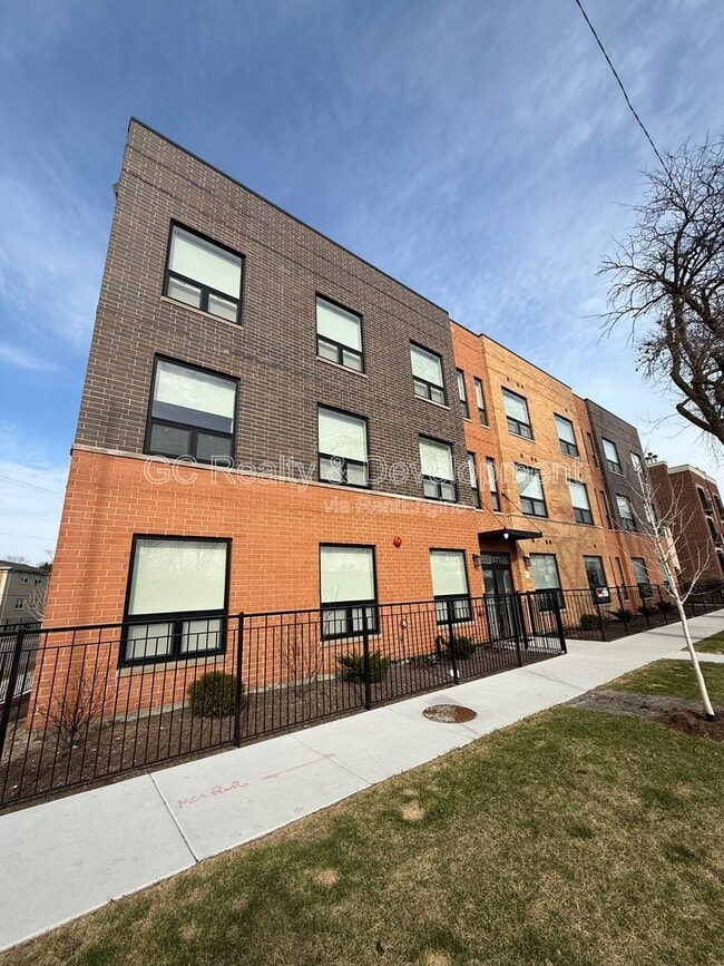 Building Photo - 5071 N Northwest Hwy