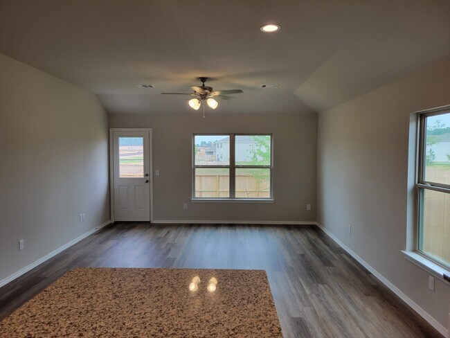 Foto del edificio - 14930 Dane Ct