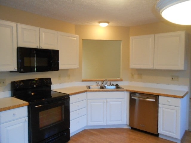 Foto del edificio - 7468 Tyler Henry Ct