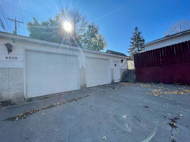 Building Photo - Incredible 3 bed 2 bath house!!!!