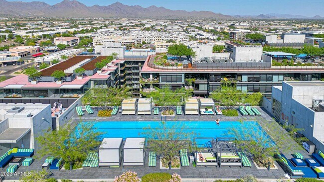 Foto del edificio - 7120 E Kierland Blvd