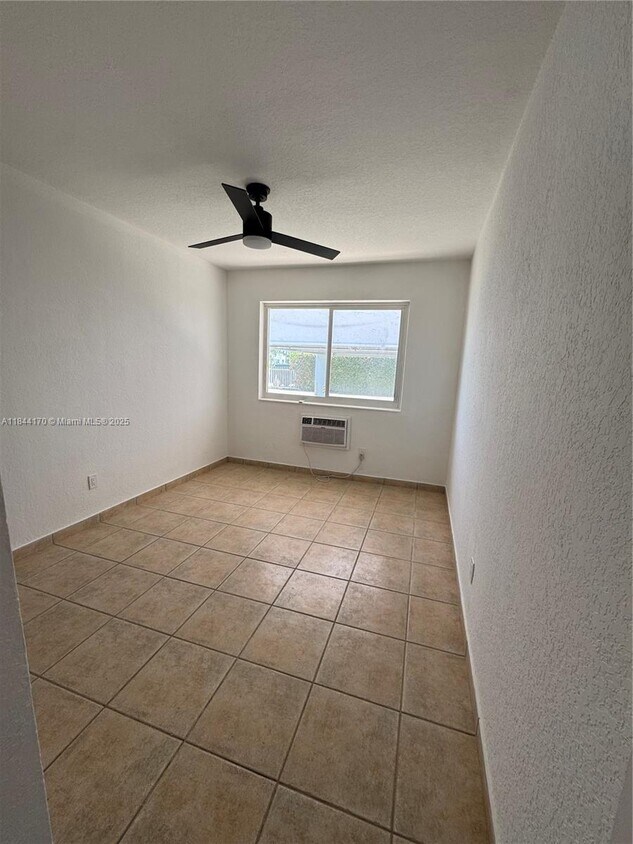 Foto del edificio - 2160 Bay Dr
