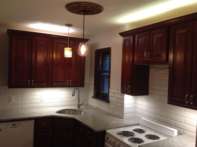 Building Photo - 26 Dover St