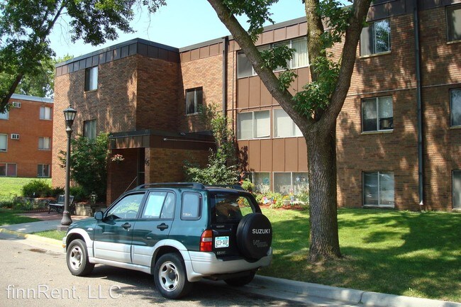 Building Photo - 65-65 W Hyacinth Ave