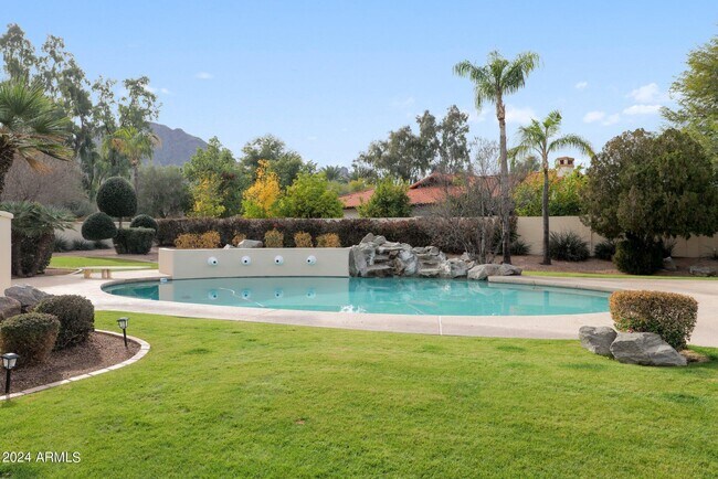 Building Photo - 6310 E Huntress Dr