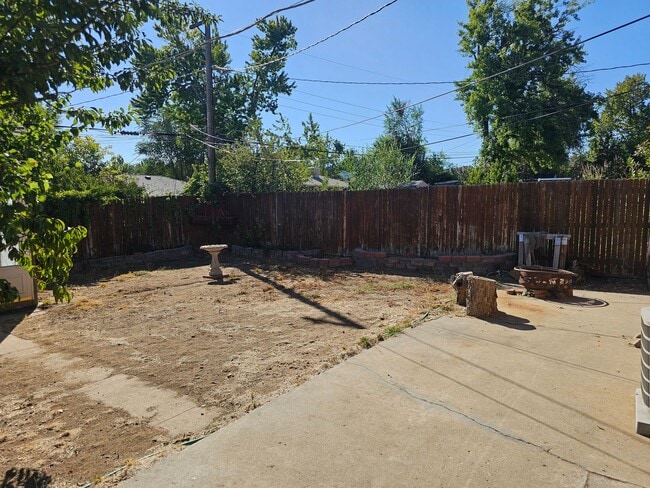 Building Photo - Ranch Style Home with 3 Bedrooms + 4th room/office, 2 Baths and RV parking!