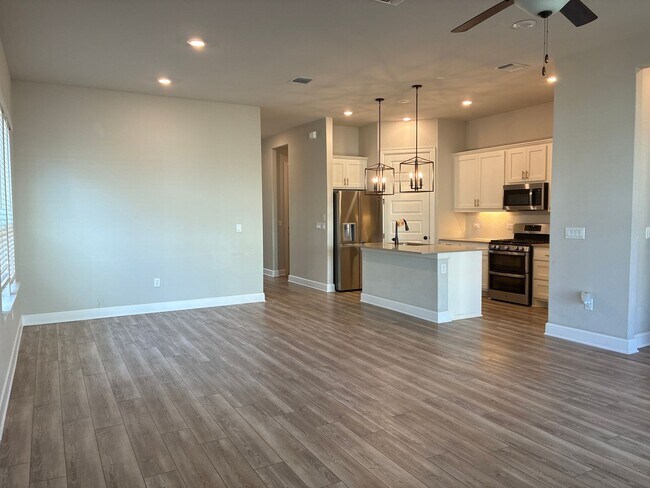 Building Photo - Stylish 3BR 2BA Home w/ Community Pool+ Park + Fenced Yard + Covered Patio in South Austin