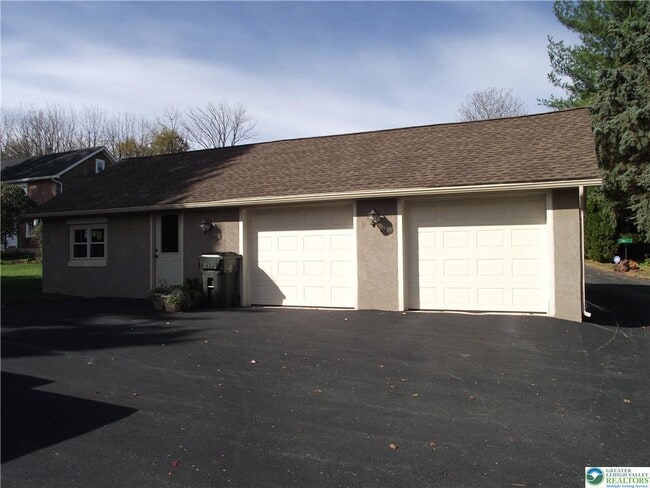 Foto del edificio - 8115 Main St