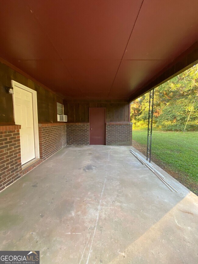 Building Photo - 2342 Airport Dr