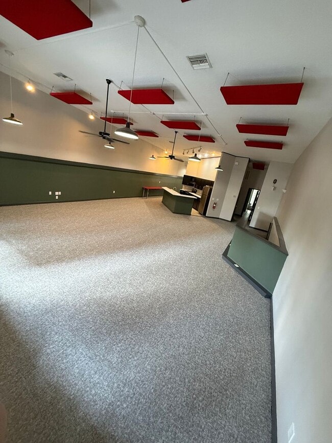 Building Photo - 208 E Pine St