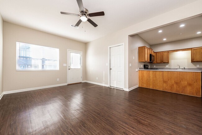 Foto del edificio - Remodeled 2 Bedroom Duplex in Rogers AR – Pet Friendly, Private Community